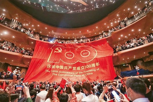 图为2021年5月13日，新的社会阶层人士举办《唱支山歌给党听》庆祝中国共产党成立100周年交响音乐会。中央统战部供图　