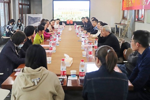 20230420 民主党派成员讲合作史：民盟退休教师孙椿泉给学校各民主党派新成员讲述民盟的故事