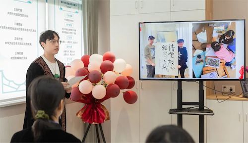 油画创作专业2022级硕士研究生阿曼·阿不都拉（哈萨克族）