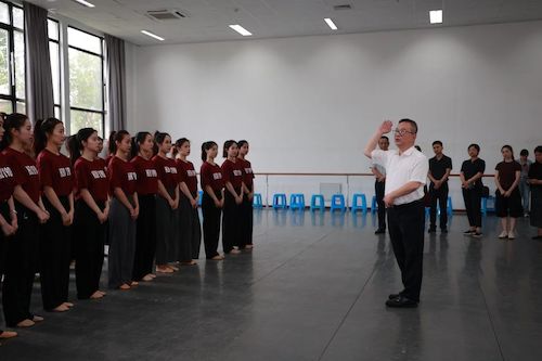 20230629 徐旭莅临我校审查指导“同心迎亚运·携手向未来”港澳青年浙江行启动仪式参演节目1