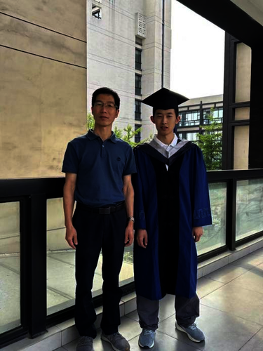 李世军和学生