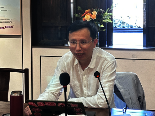【人物风采】我校余杭区政协委员、阿里巴巴商学院裘涵副教授应邀参加“企业新质生产力：‘商业向善’‘科技向善’的创新视角”主题讲座1