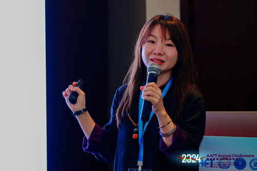 20241103 杭州市政协委员朱春莹在亚洲家庭治疗大会上作报告