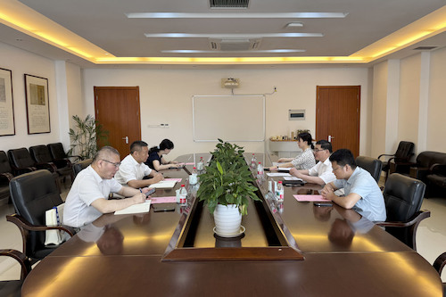 20250605 高校智慧赋能中小学 共育科学创新苗-杭师大知联会与钱塘区新湾实验学校共商深度合作